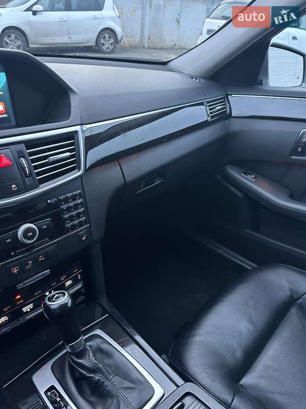Седан Mercedes-Benz E-Class 2010 в Киеве
