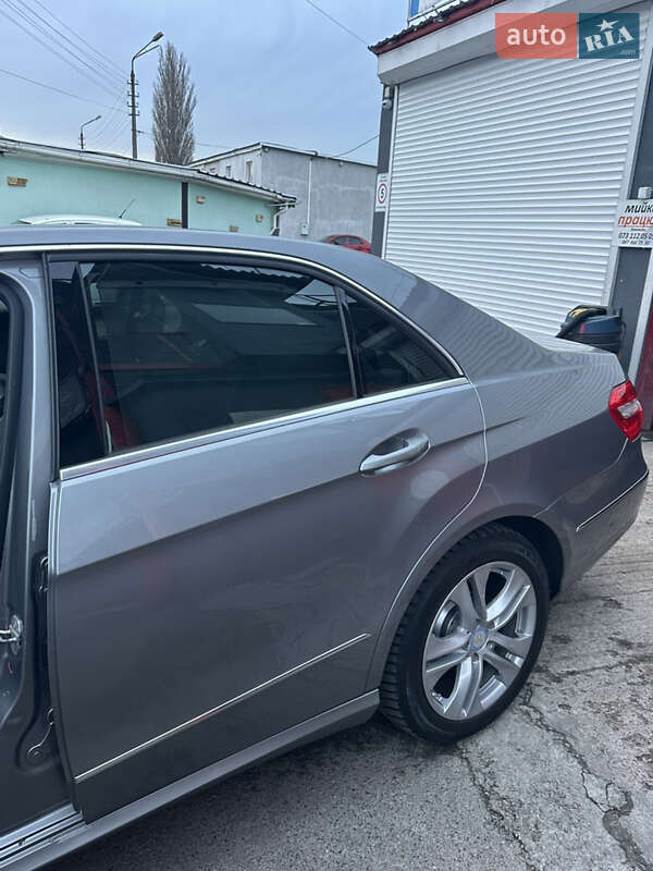 Седан Mercedes-Benz E-Class 2010 в Киеве