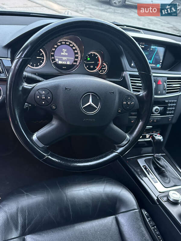 Седан Mercedes-Benz E-Class 2010 в Киеве