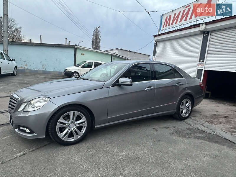 Седан Mercedes-Benz E-Class 2010 в Киеве