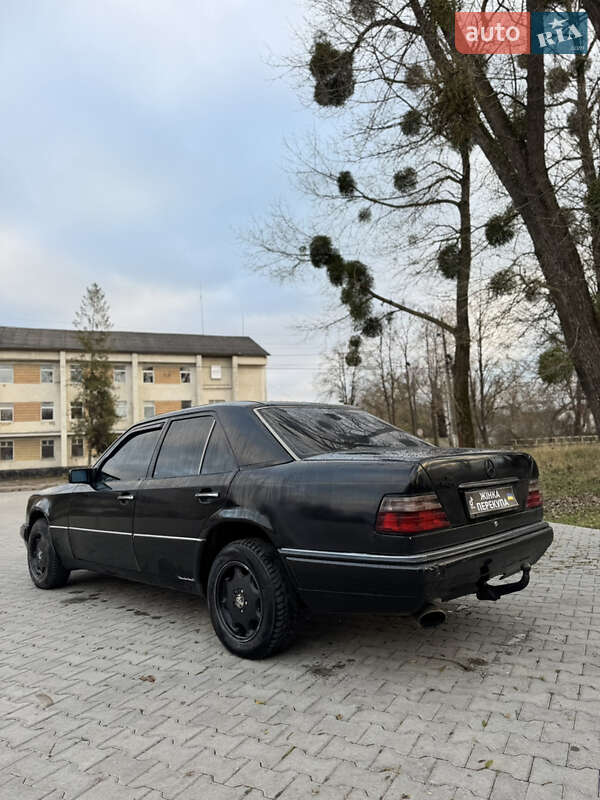Седан Mercedes-Benz E-Class 1993 в Черновцах