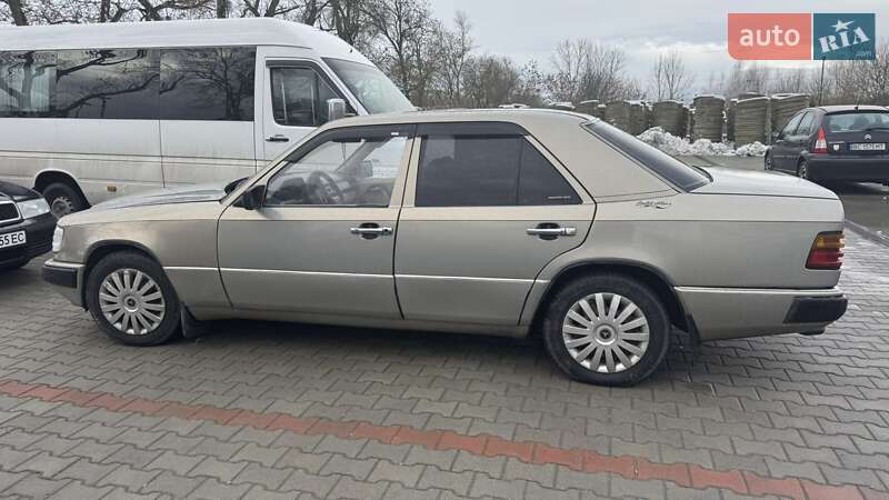 Седан Mercedes-Benz E-Class 1990 в Жовтанцях