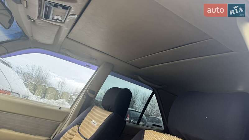 Седан Mercedes-Benz E-Class 1990 в Жовтанцях