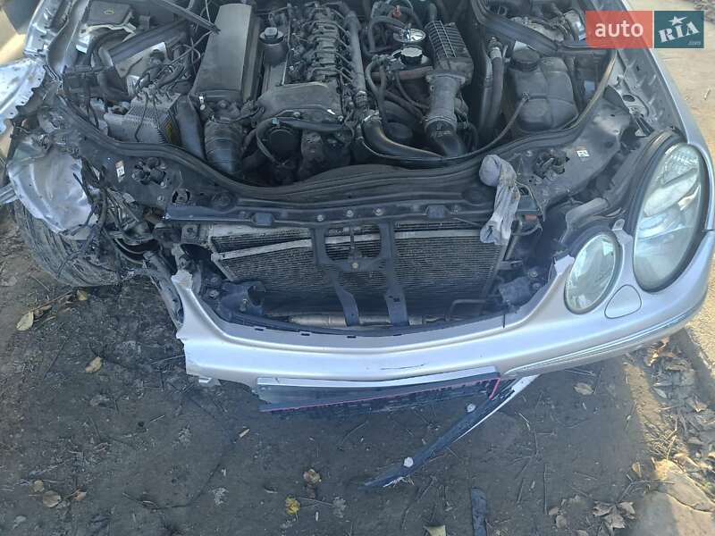 Седан Mercedes-Benz E-Class 2003 в Рені