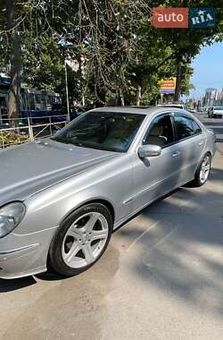 Седан Mercedes-Benz E-Class 2003 в Рені