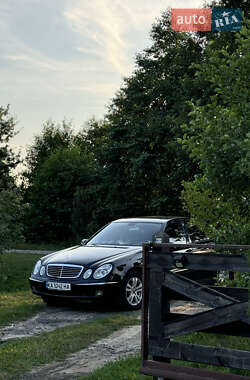 Седан Mercedes-Benz E-Class 2005 в Вараше