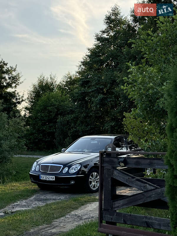 Седан Mercedes-Benz E-Class 2005 в Вараше