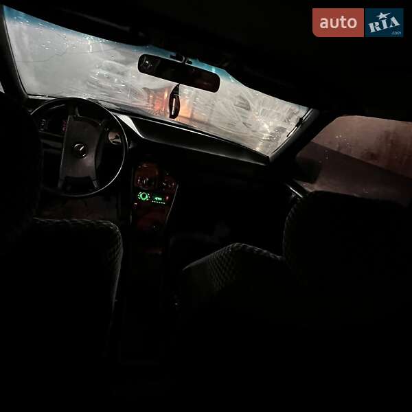 Седан Mercedes-Benz E-Class 1986 в Кривому Розі