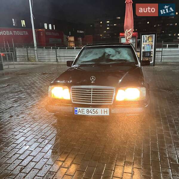 Седан Mercedes-Benz E-Class 1986 в Кривому Розі