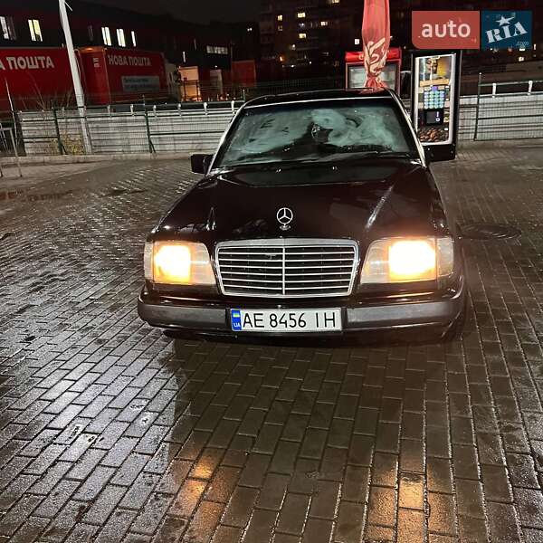 Седан Mercedes-Benz E-Class 1986 в Кривому Розі