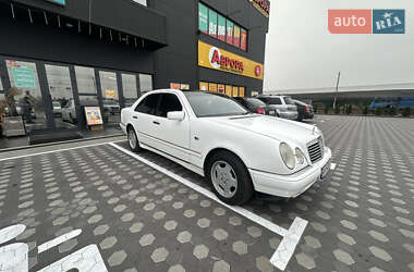 Седан Mercedes-Benz E-Class 1999 в Києві