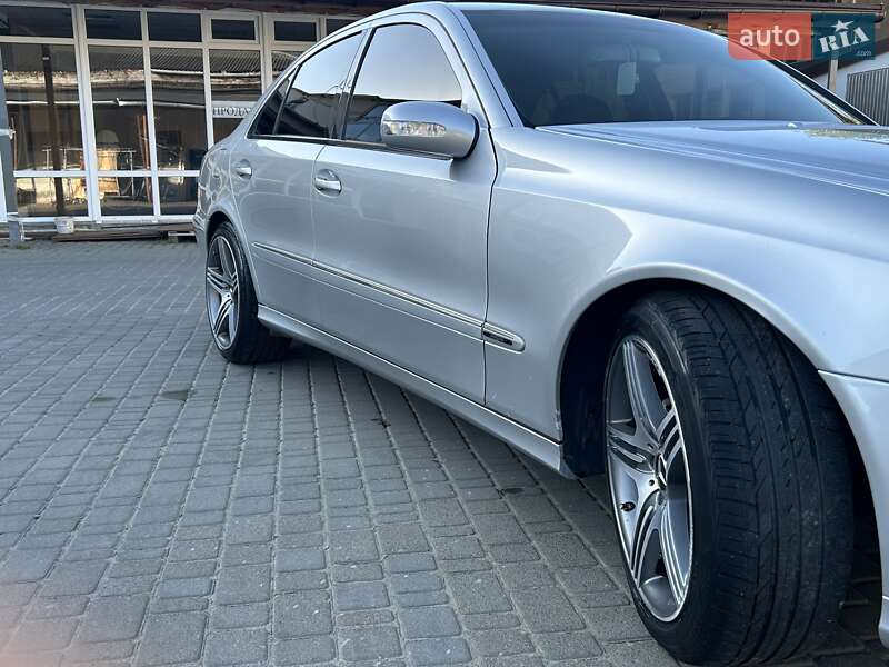 Седан Mercedes-Benz E-Class 2004 в Львові