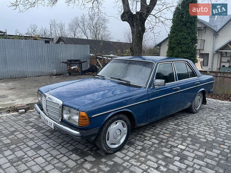 Седан Mercedes-Benz E-Class 1983 в Чернівцях