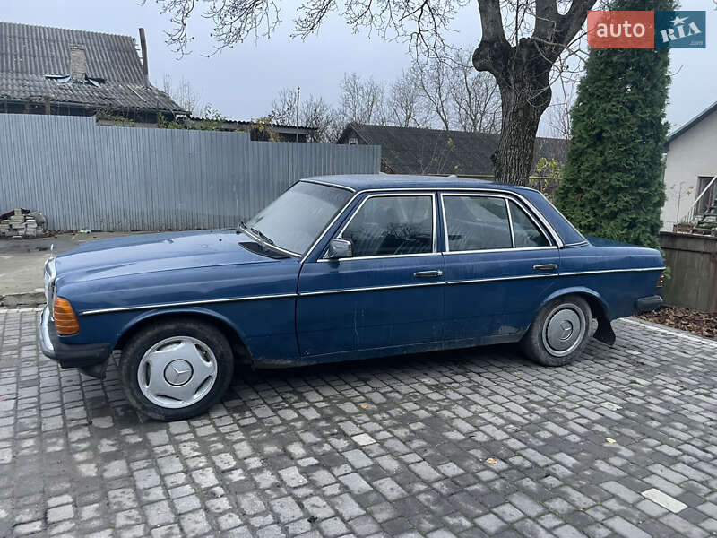 Седан Mercedes-Benz E-Class 1983 в Чернівцях