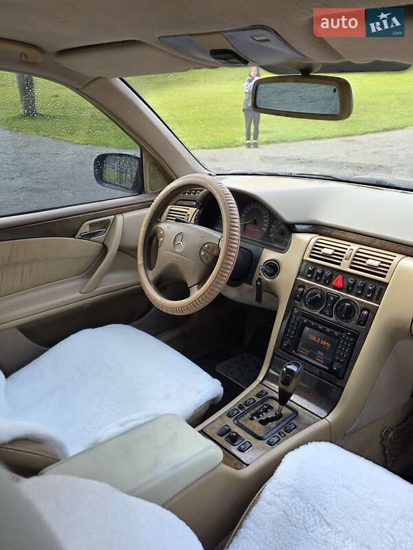 Седан Mercedes-Benz E-Class 2000 в Хмельницком