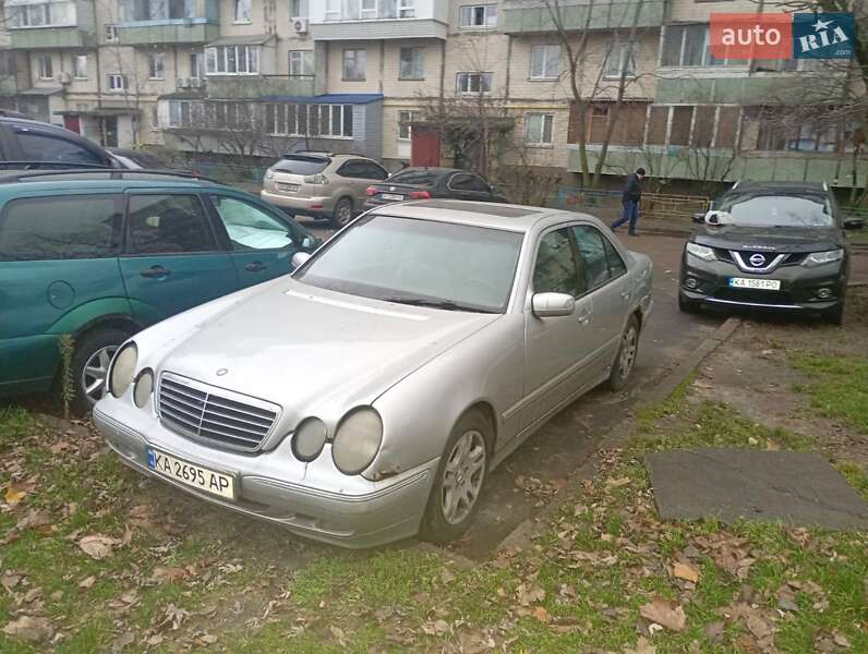 Седан Mercedes-Benz E-Class 2000 в Києві
