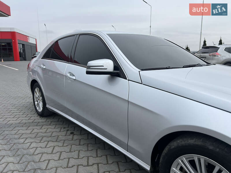 Седан Mercedes-Benz E-Class 2009 в Чернівцях
