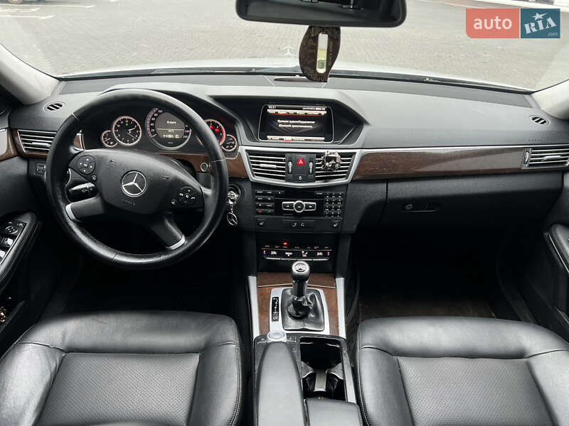 Седан Mercedes-Benz E-Class 2009 в Чернівцях