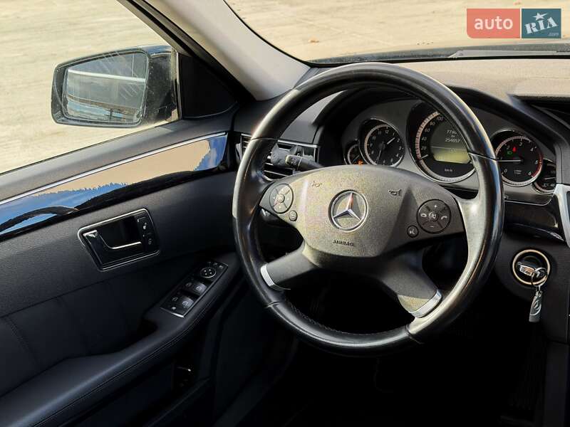 Седан Mercedes-Benz E-Class 2011 в Луцке