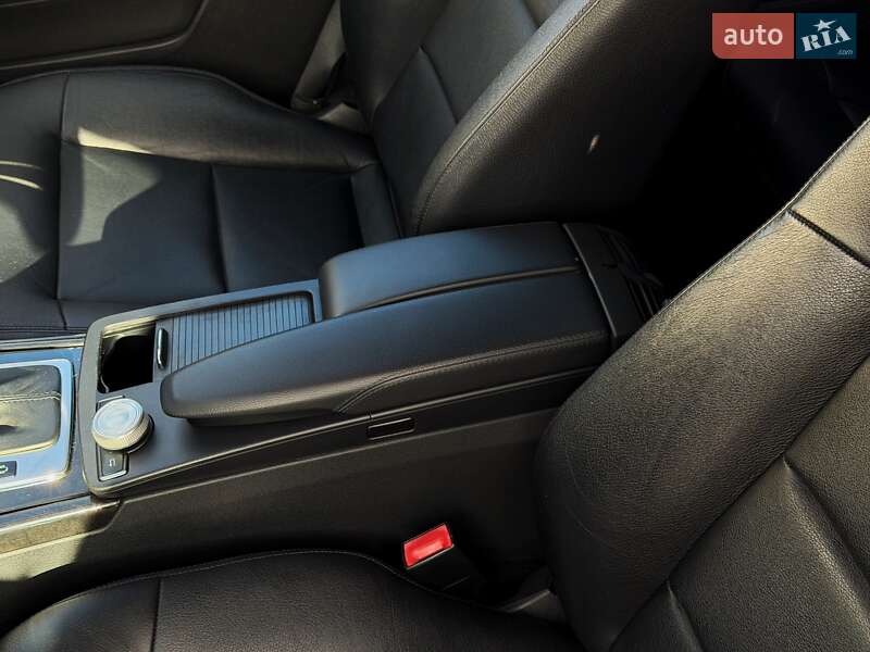 Седан Mercedes-Benz E-Class 2011 в Луцке