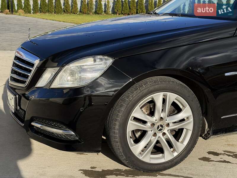 Седан Mercedes-Benz E-Class 2011 в Луцке