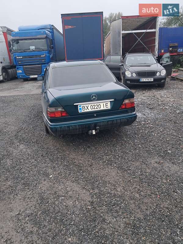 Седан Mercedes-Benz E-Class 1995 в Хмельницькому