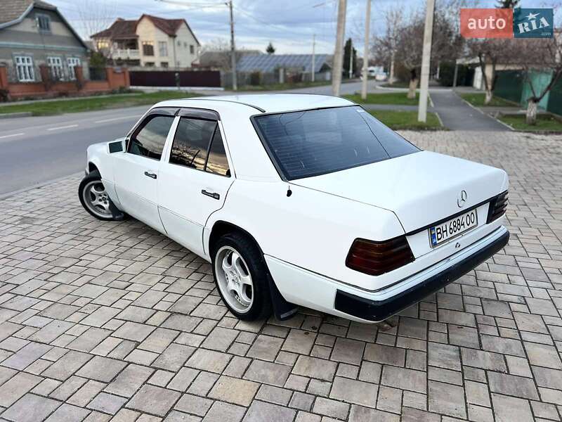 Седан Mercedes-Benz E-Class 1986 в Ізмаїлі