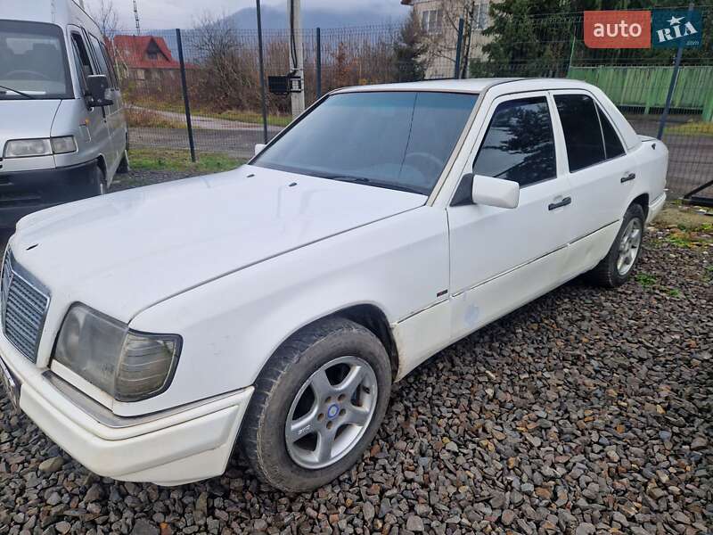 Седан Mercedes-Benz E-Class 1994 в Хусті