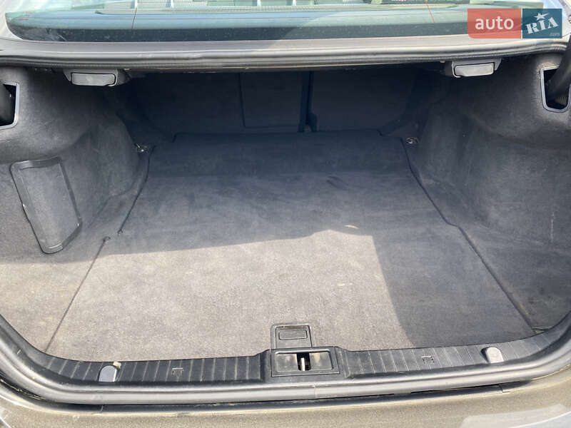 Седан Mercedes-Benz E-Class 2004 в Косове