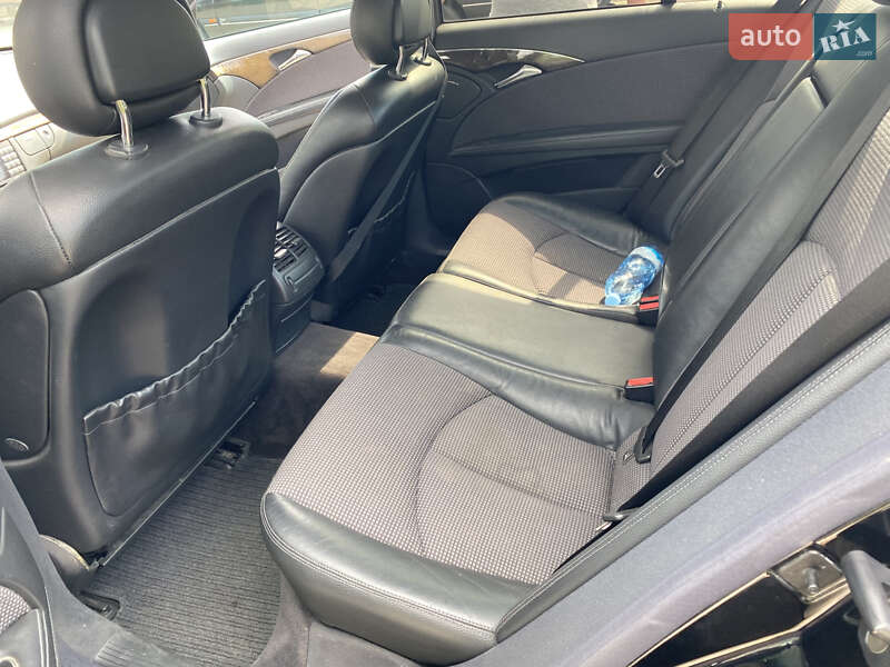 Седан Mercedes-Benz E-Class 2004 в Косове