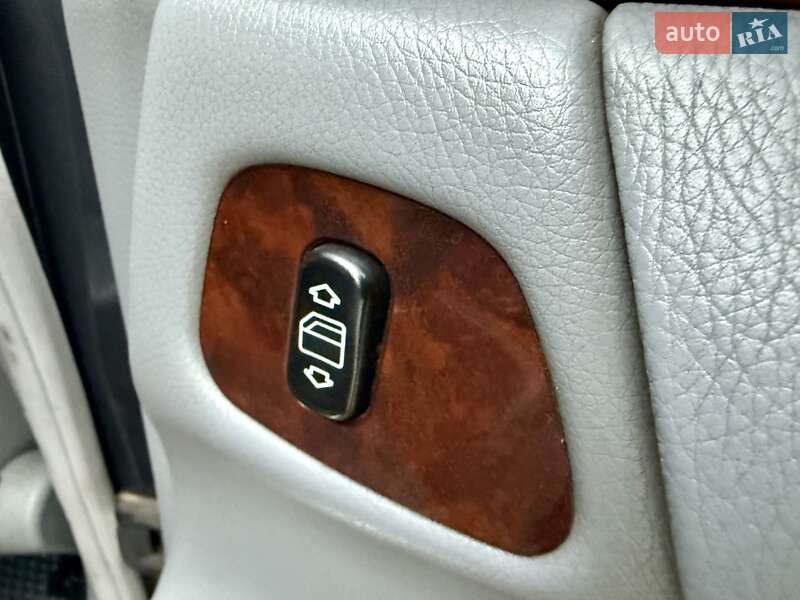 Седан Mercedes-Benz E-Class 2000 в Одессе