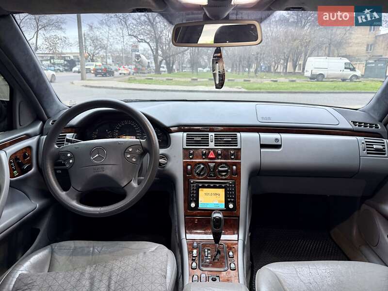 Седан Mercedes-Benz E-Class 2000 в Одессе
