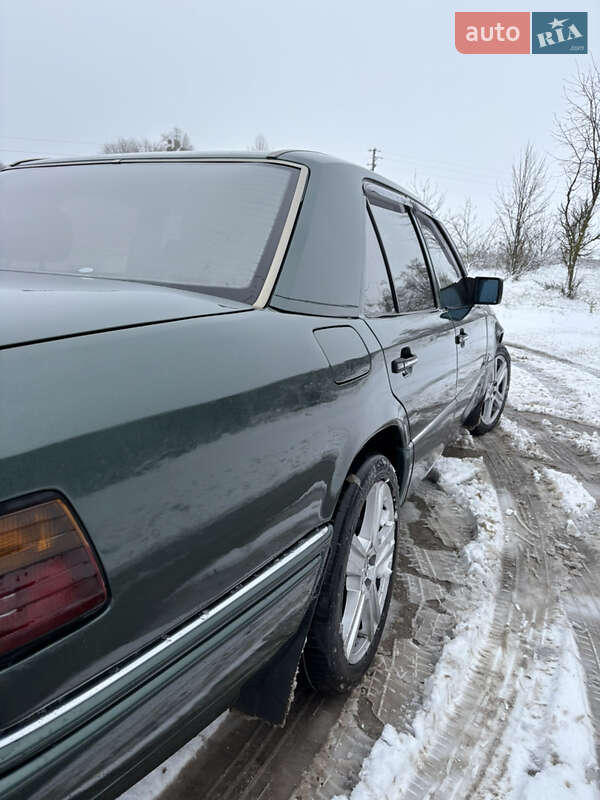 Седан Mercedes-Benz E-Class 1995 в Тернополе