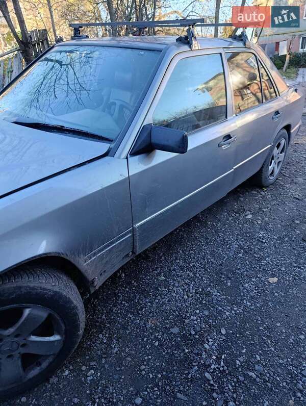Седан Mercedes-Benz E-Class 1990 в Перемышлянах