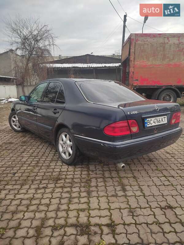 Седан Mercedes-Benz E-Class 1997 в Львове