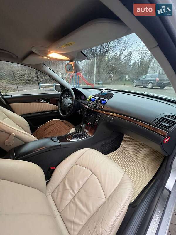 Седан Mercedes-Benz E-Class 2003 в Кременце