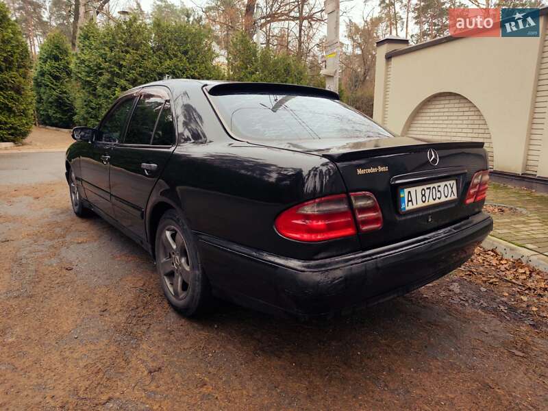 Седан Mercedes-Benz E-Class 1999 в Буче