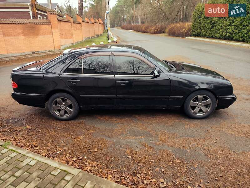 Седан Mercedes-Benz E-Class 1999 в Буче