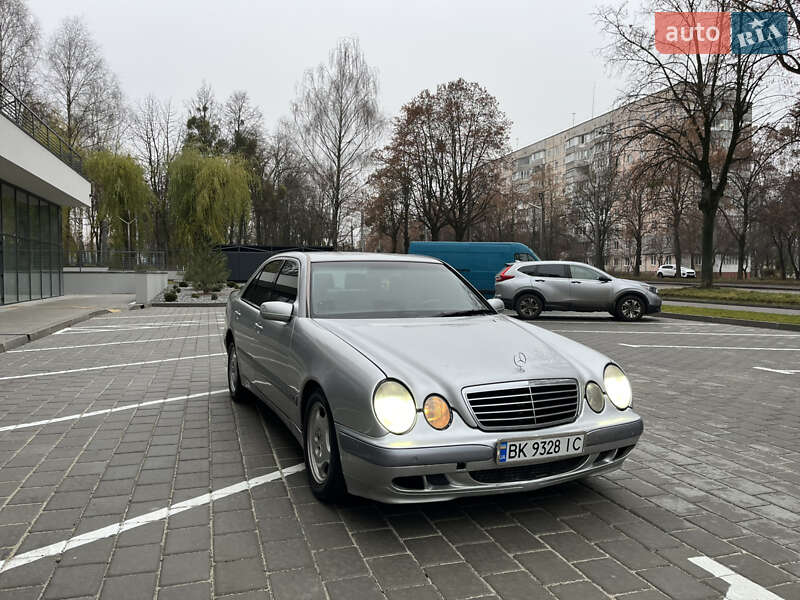 Седан Mercedes-Benz E-Class 2001 в Ровно