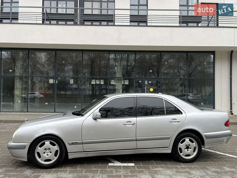 Седан Mercedes-Benz E-Class 2001 в Ровно