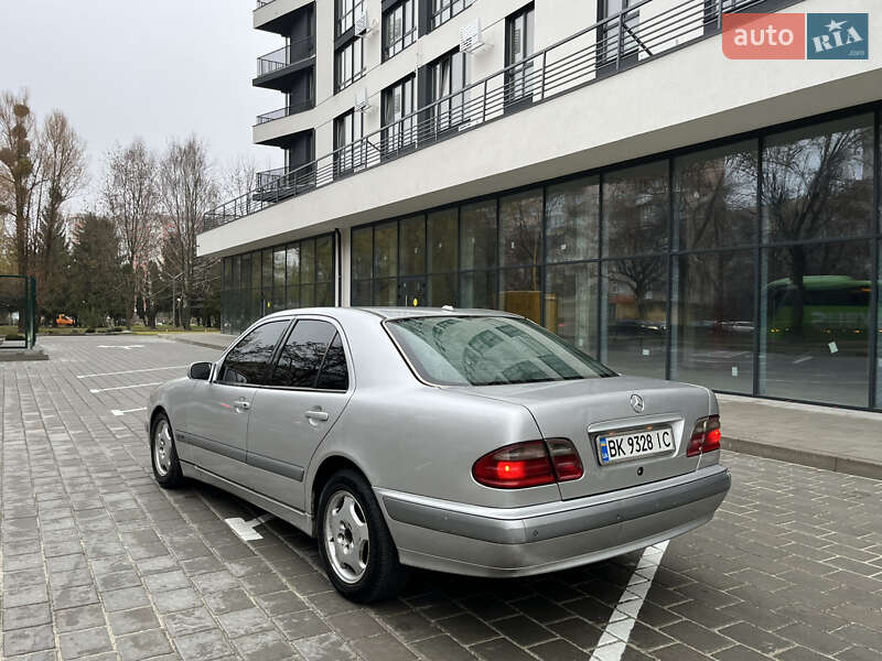Седан Mercedes-Benz E-Class 2001 в Ровно