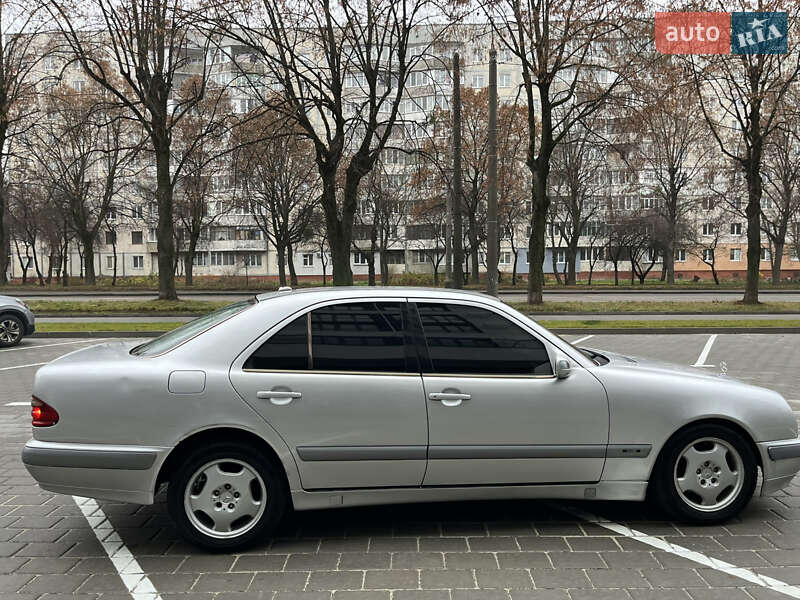 Седан Mercedes-Benz E-Class 2001 в Ровно