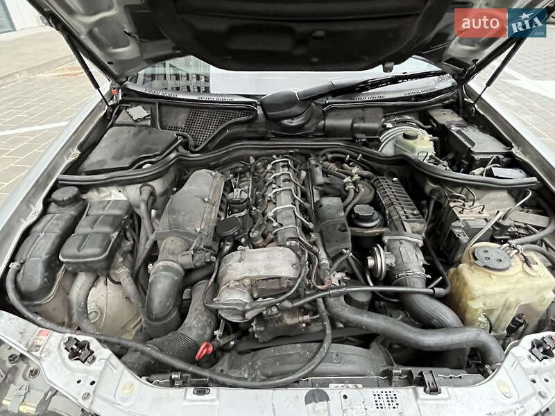 Седан Mercedes-Benz E-Class 2001 в Ровно