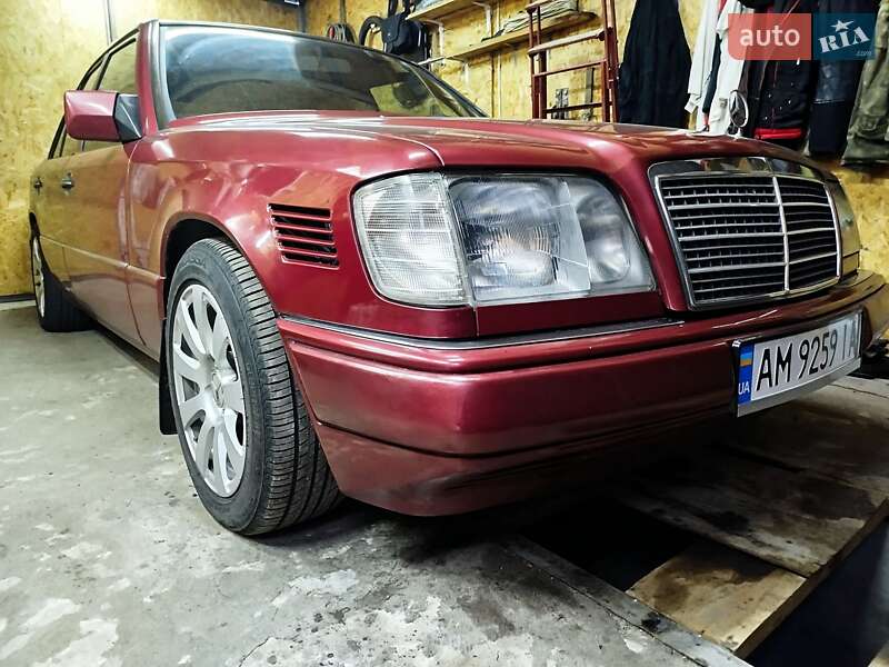 Mercedes-Benz E-Class 1995