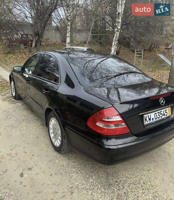 Седан Mercedes-Benz E-Class 2004 в Львове