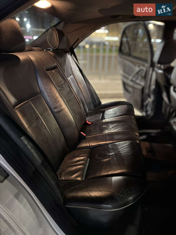 Седан Mercedes-Benz E-Class 2001 в Кривому Розі
