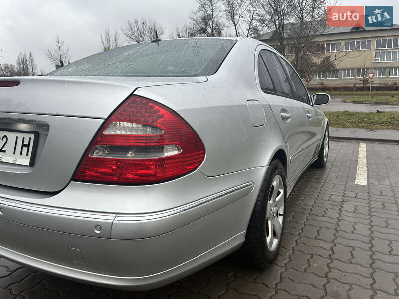 Седан Mercedes-Benz E-Class 2004 в Калуші