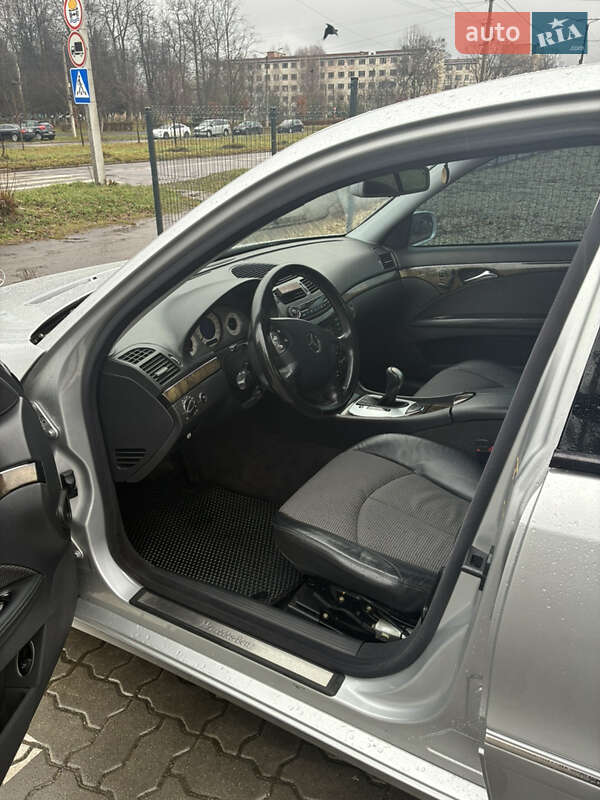 Седан Mercedes-Benz E-Class 2004 в Калуші