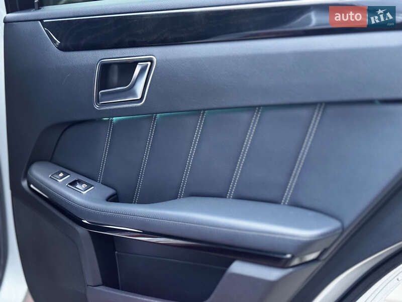 Седан Mercedes-Benz E-Class 2015 в Львові