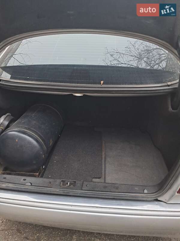 Седан Mercedes-Benz E-Class 1998 в Запоріжжі